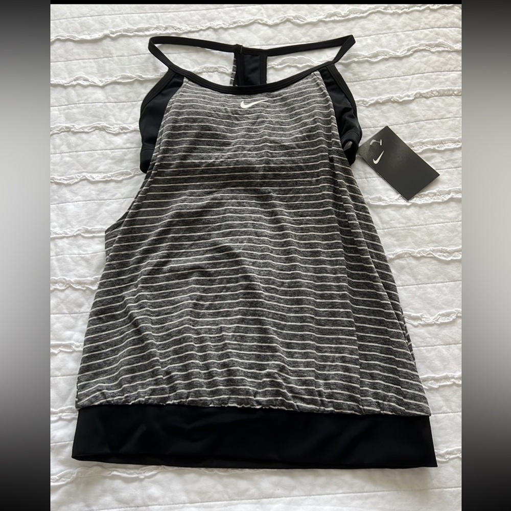 Nike athletic tank top with built in bra size Small NWT